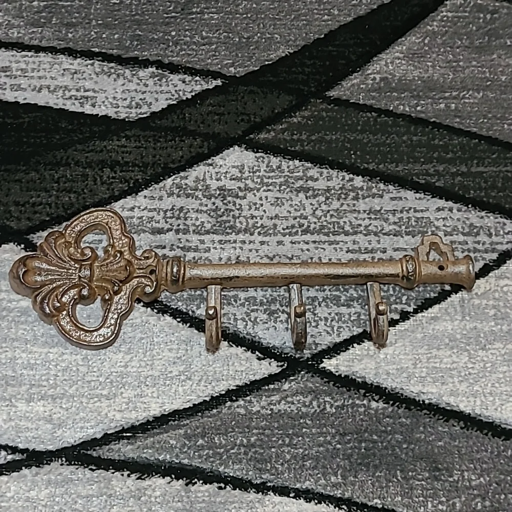 Rustic Brown Cast Iron 3 Hooks Key Holder